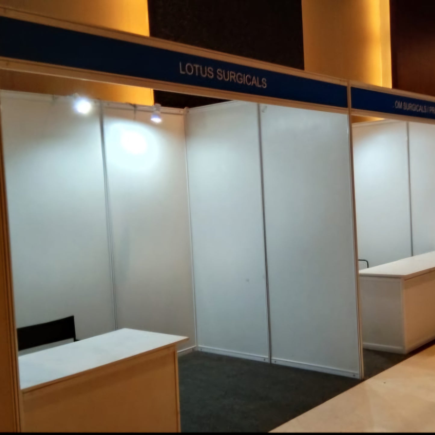 Octonorm 2x2 Stall Cabin Green Room