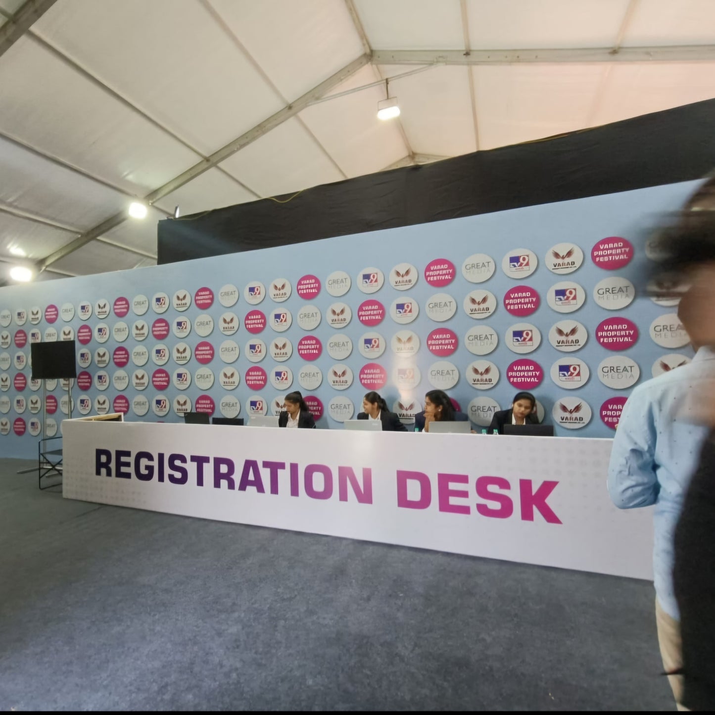 Octonorm Reception Desk